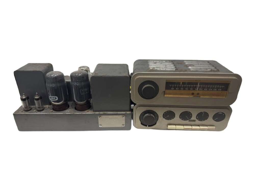 Quad II valve power amplifiers with Quad FM2 tuner and Quad 22 control unit, sold at London Camera & Antique Auction Ltd
